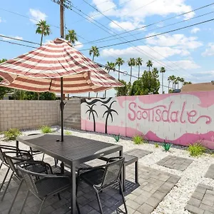 8 Minutes To Old Town Holiday home